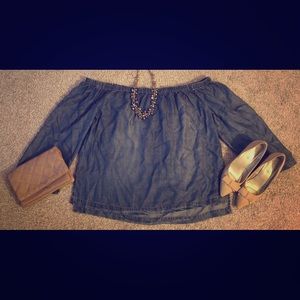 💕 Gorgeous denim off-the-shoulder top!